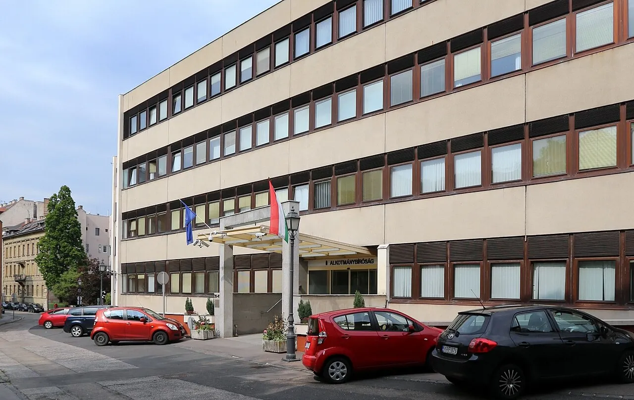 Het gebouw van het Hongaarse Grondwettelijk Hof in Buda, aan de Donáti utca.